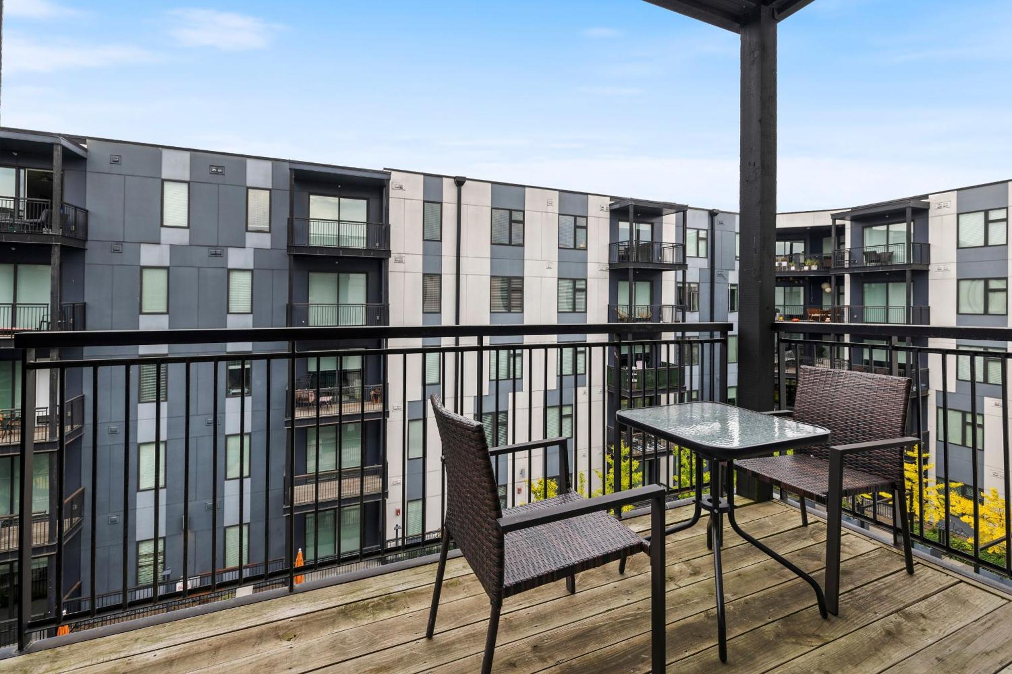 Apartment Stunning Nulu 1br Cozysuites 09 Louisville